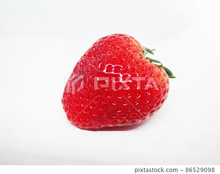 Crimson strawberries 86529098