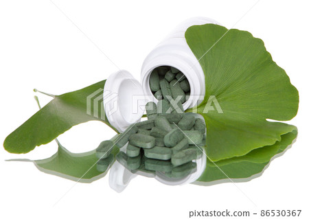 Green Pills On White Background. Ginko biloba. 86530367