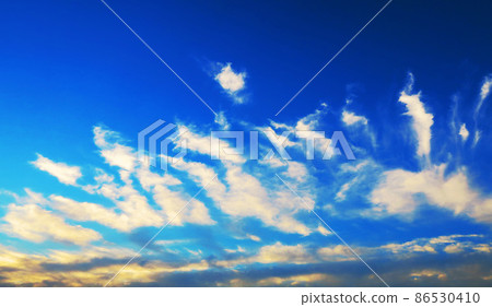 夕陽天空的風景（埼玉縣川口市附近的怪雲） 86530410