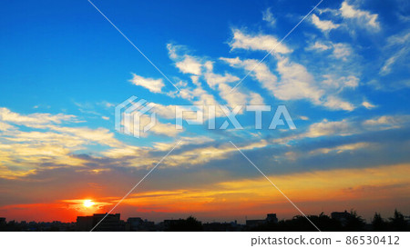 夕陽的天空風光(崎玉縣川口市附近) 夕陽的天空風光(崎玉縣川口市附近) 86530412