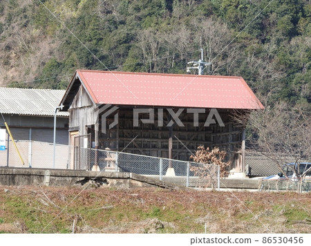 Full view of cargo shed No. 1 (recommended industrial heritage) at Mimasaka-Takio Station on the JR Imbi Line, Tsuyama City, Okayama Prefecture Full view of cargo shed No. 1 (recommended industrial heritage) at Mimasaka-Takio Station on the JR Imbi Line, Tsuyama City, Okayama Prefecture 86530456