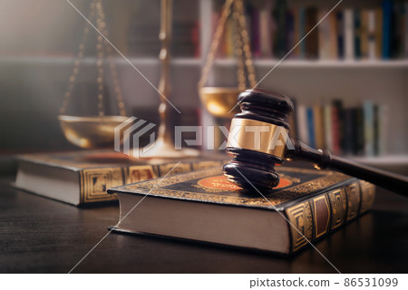 Judge's gavel and scale. Law and justice system Judge's gavel and scale. Law and justice system 86531099