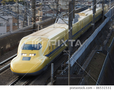 Doctor Yellow near Yamashina Doctor Yellow near Yamashina 86531531