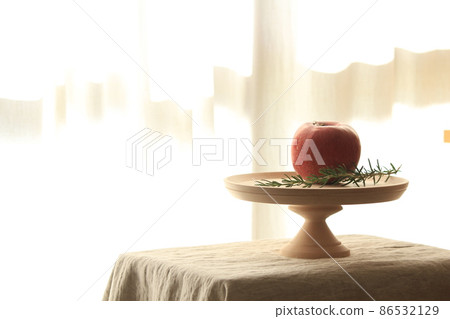 Apples on a fruit stand Apples on a fruit stand 86532129