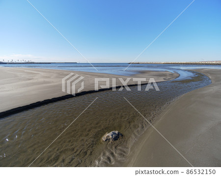 Winter morning coast and river Naaraimachi, Choshi City 86532150