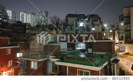 neighborhood night view 86532995