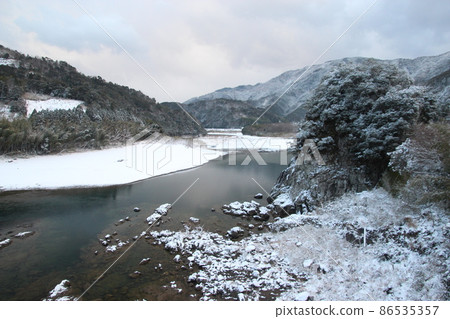 Snowy Shimanto River 86535357