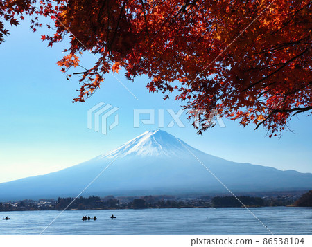 深秋的富士山和秋葉 深秋的富士山和秋葉 86538104