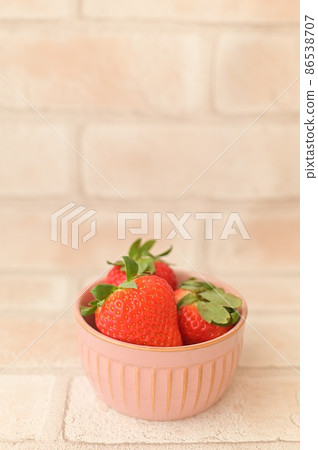 草莓在盤子上 86538707