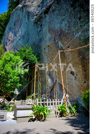三重縣熊野市，世界文化遺產，據說是祭祀自然的聖體，巨石，海浪聲迴盪的祭祀場所——花之岩屋神社(1) 86540029