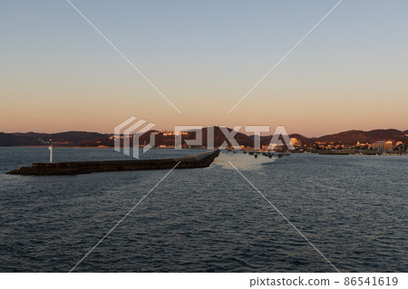 日本岡山縣瀨戶內市前島美麗的晨景 日本岡山縣瀨戶內市前島美麗的晨景 86541619