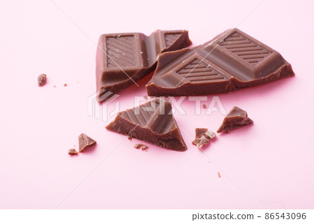 Bar of chocolate  86543096