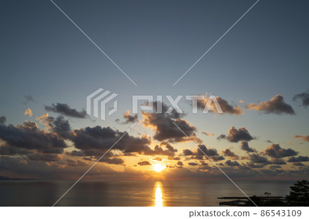 《島根縣》從穗能山公園看到的夕陽[11月] 86543109