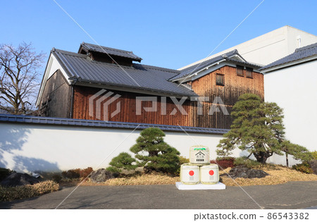 Shiraka Memorial Sake Brewery Museum 86543382
