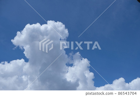 夏日天空中的積雨雲 夏日天空中的積雨雲 86543704