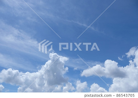 夏日天空中的積雨雲 夏日天空中的積雨雲 86543705