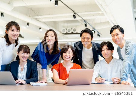 年輕的辦公室工作人員拍攝合作：WEEK Shibadaimon（Sun Frontier Fudousan） 86545391