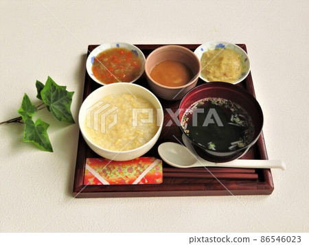 因柔軟而易於食用且美味的長期護理食品示例 86546023