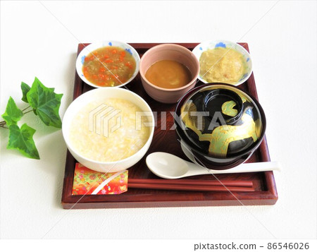 An example of a long-term care food that is easy to eat and delicious because it is soft An example of a long-term care food that is easy to eat and delicious because it is soft 86546026