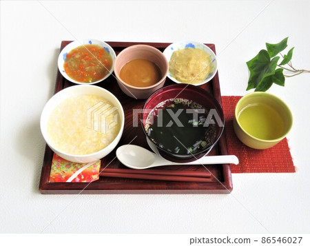 An example of a long-term care food that is easy to eat and delicious because it is soft 86546027