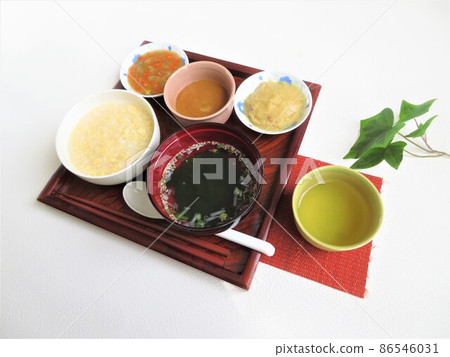 因柔軟而易於食用且美味的長期護理食品示例 86546031