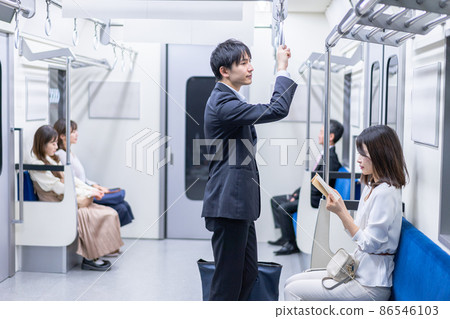 乘火車旅行的人 乘火車旅行的人 86546103