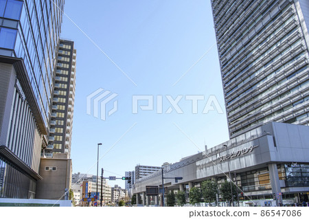 文京區市民中心和東京文京區春日通的城市景觀 文京區市民中心和東京文京區春日通的城市景觀 86547086