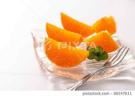 The taste of winter is very sweet and delicious. 86547611