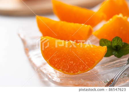 The taste of winter is very sweet and delicious. 86547623
