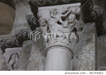 One of the pillar sculptures of Sainte Madeleine Temple in Vezelay, France One of the pillar sculptures of Sainte Madeleine Temple in Vezelay, France 86549862