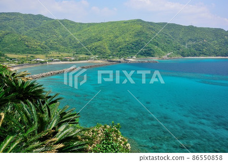 Amami Oshima Fresh green and emerald blue kudadon sea Amami Oshima Fresh green and emerald blue kudadon sea 86550858