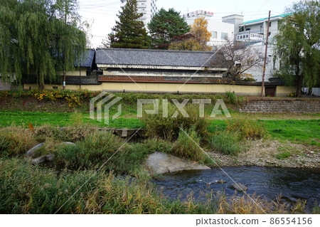 秋天盛岡清流中津川 86554156