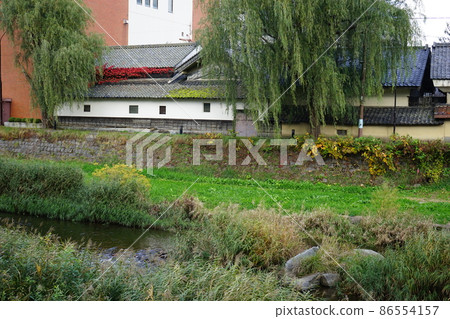 秋天盛岡清流中津川 86554157