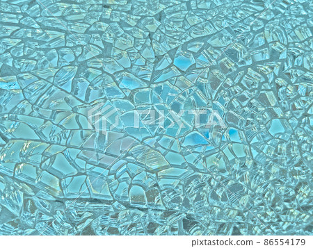 以綠松石色或淡藍色發光的細碎玻璃鏡的背景圖像 以綠松石色或淡藍色發光的細碎玻璃鏡的背景圖像 86554179