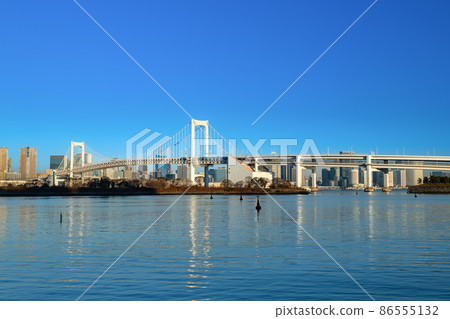 Rainbow Bridge in Odaiba Rainbow Bridge in Odaiba 86555132