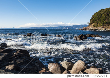 Winter on the Manazuru Peninsula in Manazuru Town, Ashigarashimo District, Kanagawa Prefecture, a scenic spot on the Izu Peninsula (Banbaura) Winter on the Manazuru Peninsula in Manazuru Town, Ashigarashimo District, Kanagawa Prefecture, a scenic spot on the Izu Peninsula (Banbaura) 86557211