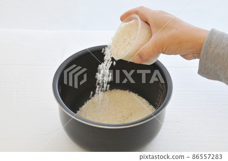 Weigh rice Weigh rice 86557283