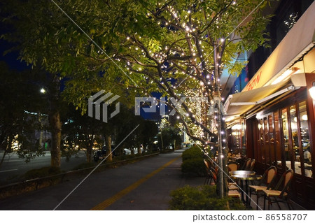 Yurakucho, Tokyo on a winter night Yurakucho, Tokyo on a winter night 86558707