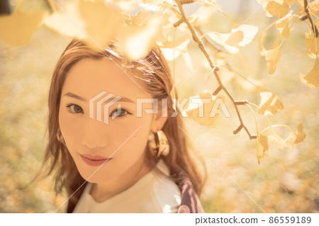 秋葉女性肖像 秋葉女性肖像 86559189