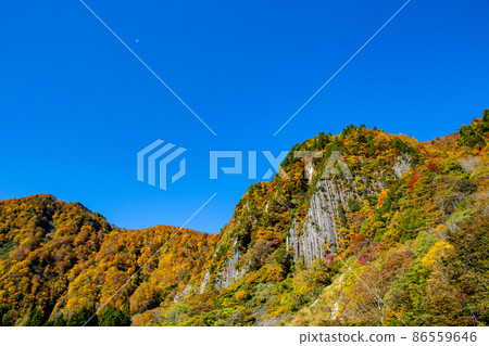 Beautiful autumnal scenery of Nunoiwa in Akiyama-go 86559646