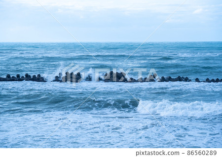 Winter Sea of Japan, Komatsu City, Ishikawa Prefecture, Ataka Beach 86560289