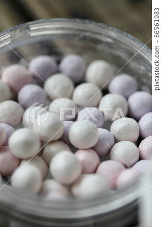 Pale-colored face-up powder Powder ball 86561983