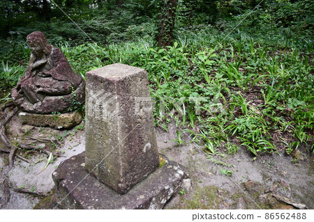 A number of historic sites beside the approach to Kameoka Bunshu A number of historic sites beside the approach to Kameoka Bunshu 86562488
