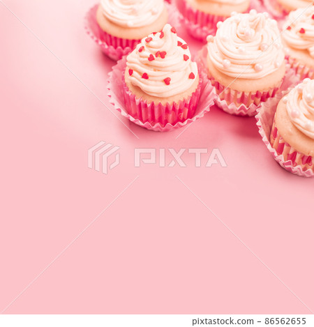Valentine day love cupcakes 86562655