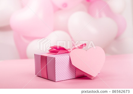 Valentine day gift and heart card Valentine day gift and heart card 86562673