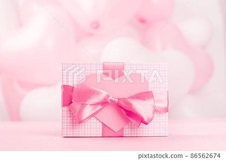 Valentine day gift and heart card 86562674