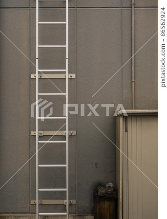 [Gangway] Evacuation ladder attached to the ALC wall 86562924