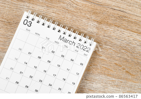 March 2022 desk calendar on wooden background. 86563417