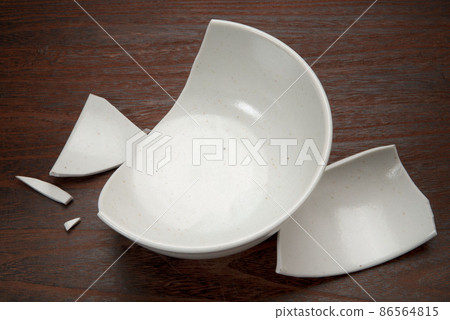 Donburi that was dropped and cracked Donburi that was dropped and cracked 86564815