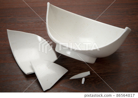Donburi that was dropped and cracked 86564817